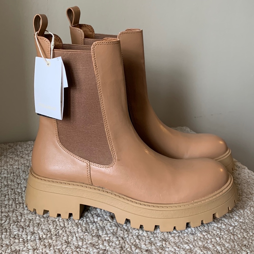 Pull&Bear brown flat Chelsea boots